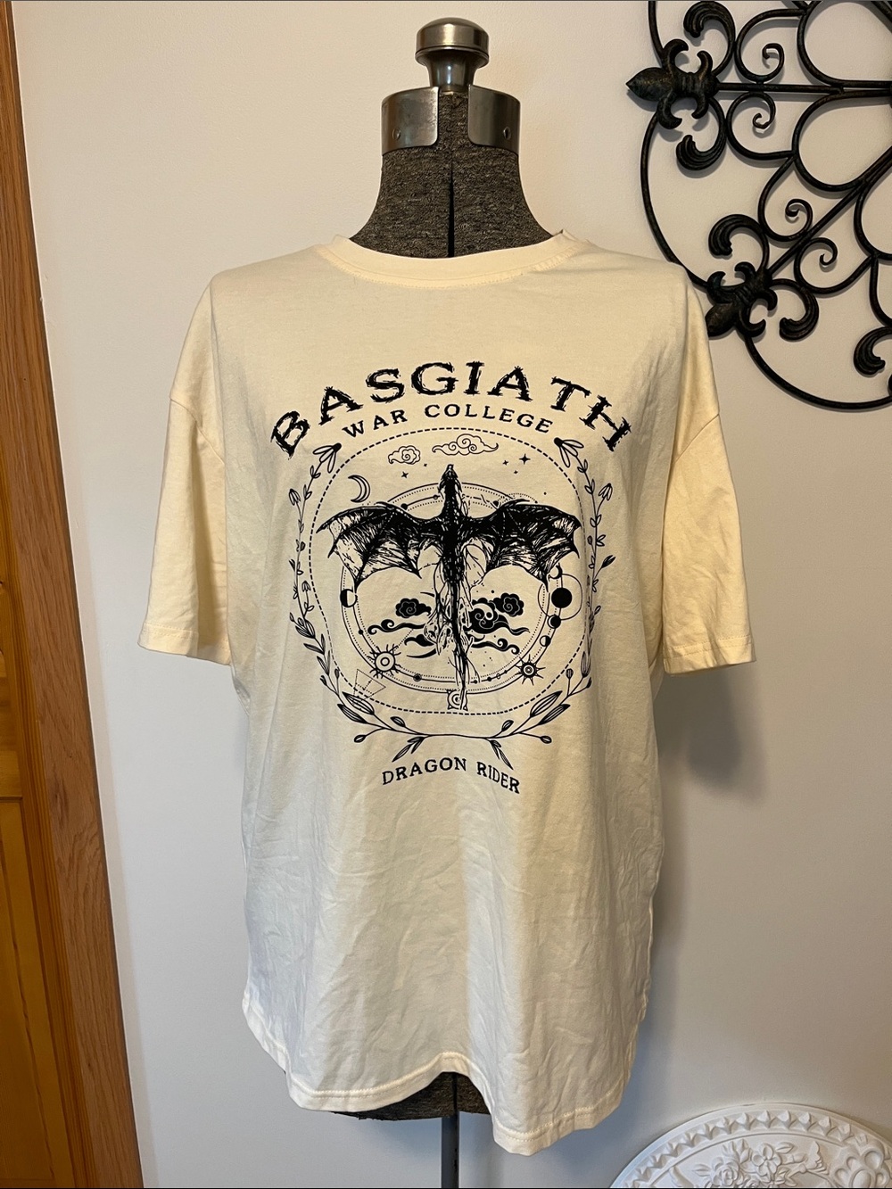 Fourth Wing Basgiath War College graphic T, front & back graphic, Oversized M